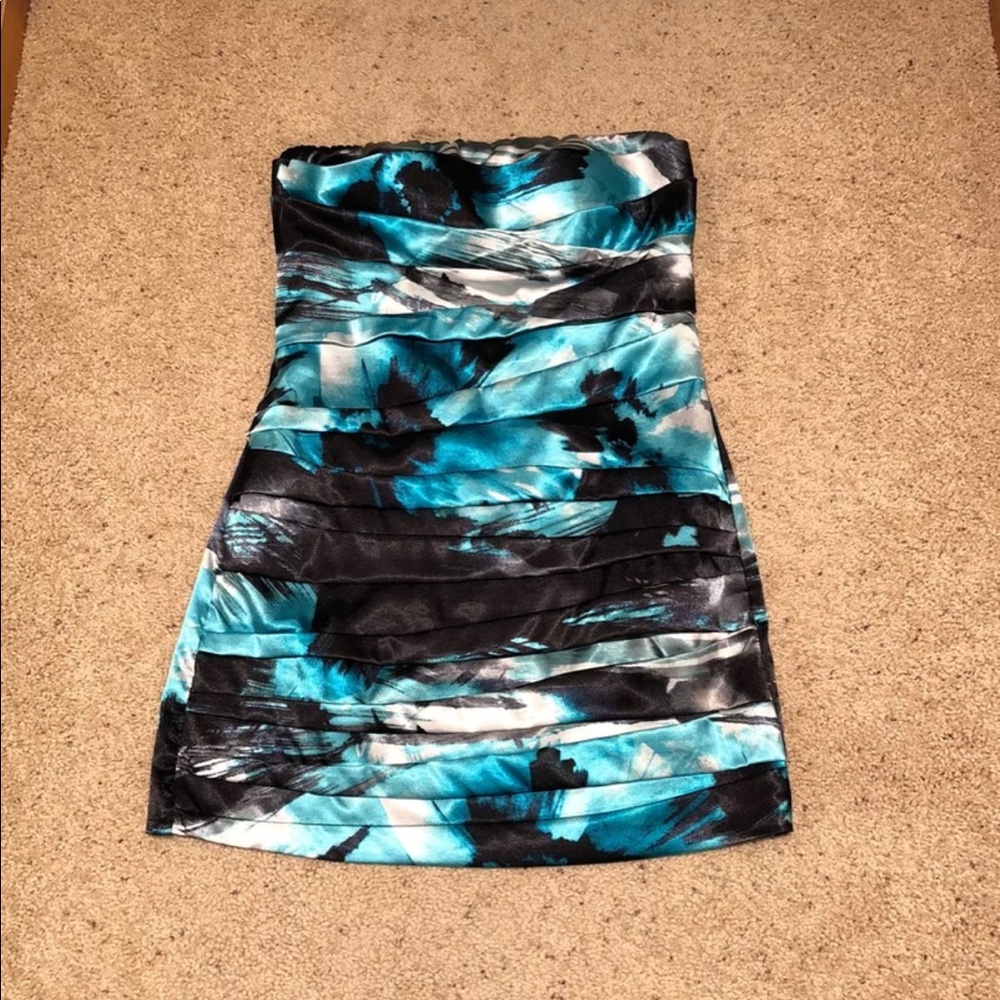 Snap Bodycon Strapless Dress. Size: 11